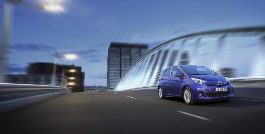  Toyota Verso-S 2010 года  (фото 93 из 109)